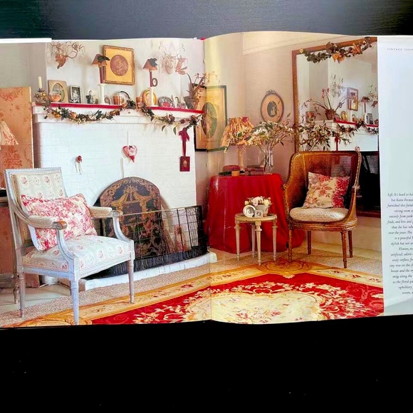 Cabbages & Roses: Vintage Chic: Using romantic fabrics and flea market finds - Picture 2 of 3